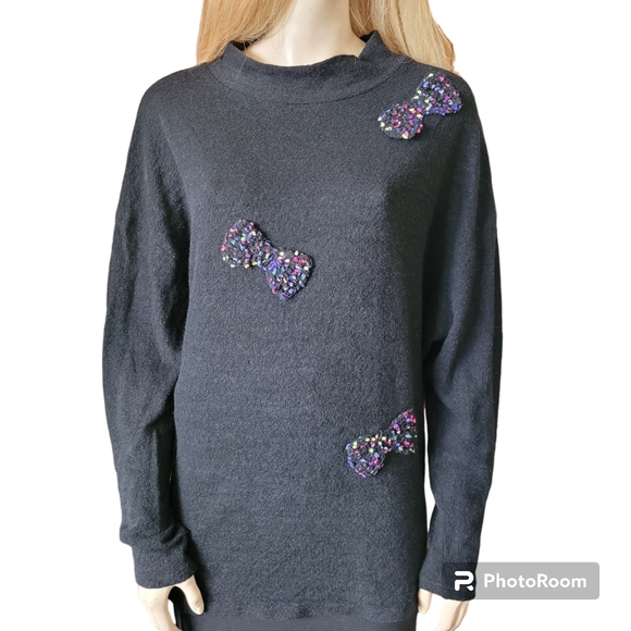 Nadya Toto Sweater in black with Bow Appliqué Details size medium oversized - Picture 3 of 9